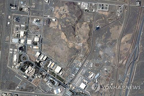 미군 공습 받은 직후의 이란 나탄즈 핵농축 공장 위성사진 [AFP 연합뉴스 자료사진 재판매 및 DB금지]
