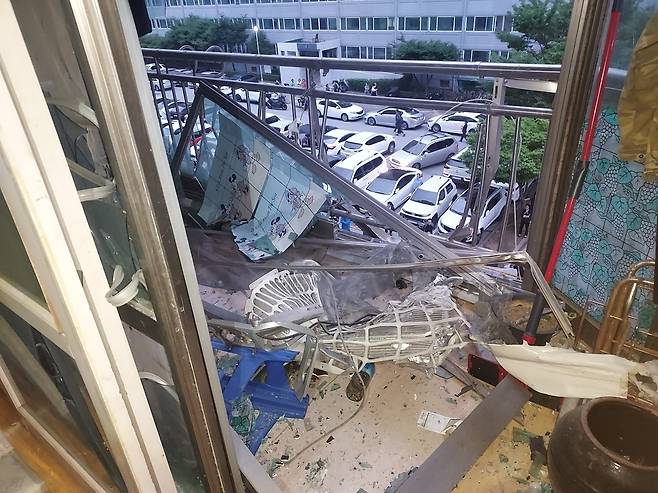 깨진 유리창 [전북자치도소방본부 제공. 재판매 및 DB 금지]