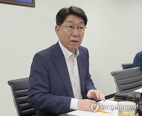 민생경제 회복 방안 설명하는 우범기 전주시장 [촬영 : 김동철]