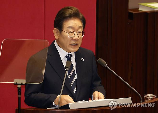 시정연설 하는 이재명 대통령 (서울=연합뉴스) 이재명 대통령이 26일 국회 본회의장에서 추가경정예산 시정연설을 하고 있다. 2025.6.26 [국회사진기자단] utzza@yna.co.kr