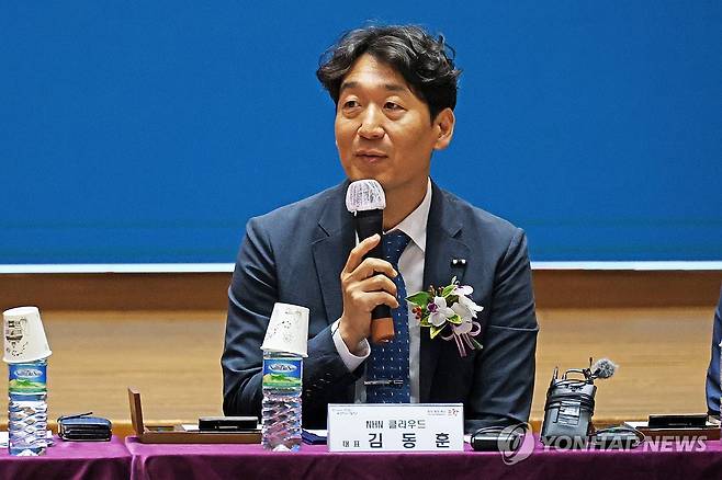 인사말하는 NHN클라우드 대표 (포항=연합뉴스) 손대성 기자 = 26일 경북 포항시청에서 열린 '글로벌 AI컴퓨팅센터' 구축을 위한 투자양해각서 체결식에서 김동훈 NHN클라우드 대표가 인사말을 하고 있다. 2025.6.26 sds123@yna.co.kr