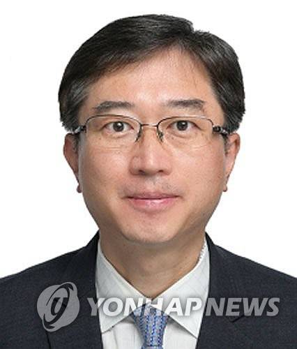 오영준 헌법재판관 후보자 (서울=연합뉴스) 홍해인 기자 = 대통령실은 이재명 대통령이 26일 신임 헌법재판관에 오영준 서울고등법원 부장판사를 지명했다고 강훈식 대통령비서실장의 인사브리핑을 통해 발표했다. 2025.6.26 [연합뉴스 자료사진] hihong@yna.co.kr