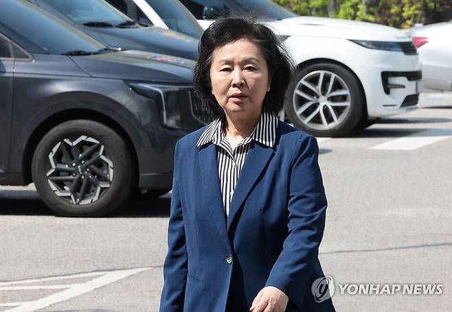 김영선 전 의원, 참고인 신분으로 검찰 출석 [연합뉴스 자료사진]