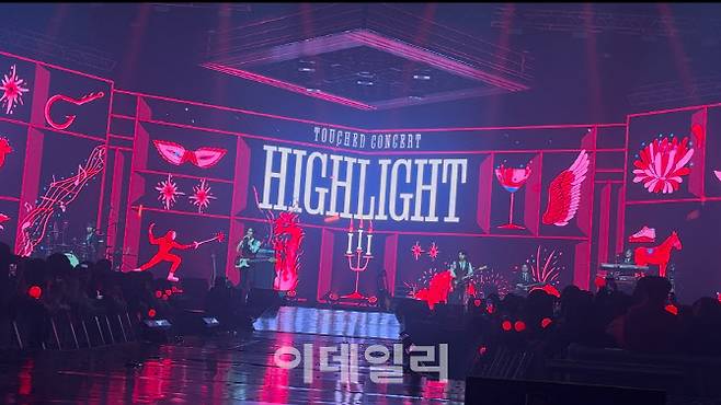 키무라 요시키 씨는 자신의 ‘최애’를 위해 기꺼이 큰 돈을 지불하고, 이들의 활동을 보며 열광한다. 사진은 키무라 씨가 한국 콘서트에 와서 공연을 즐기고 있는 모습이다. (사진=키무라 요시키 제공)