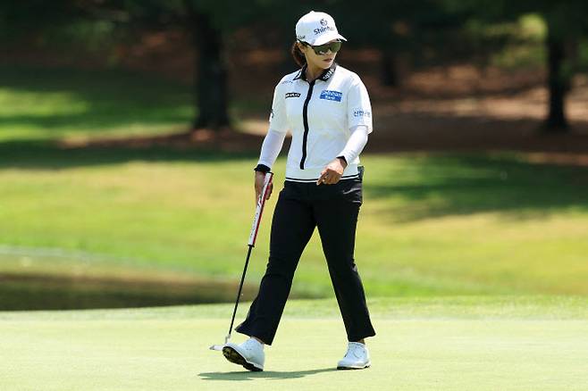 임진희가 LPGA 투어 다우 챔피언십 1라운드 5번홀에서 그린의 경사를 살피고 있다. (사진=AFPBBNews)