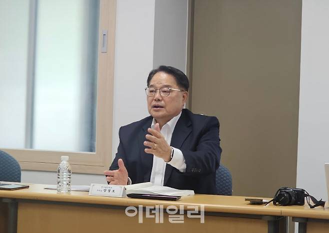양창호 한국해운협회 상근부회장이 27일 경기도 성남시 새마을운동중앙연수원에서 열린 ‘2025년 해운협회 사장단 연찬회’ 간담회에서 발언하고 있다.(사진=김은경 기자)