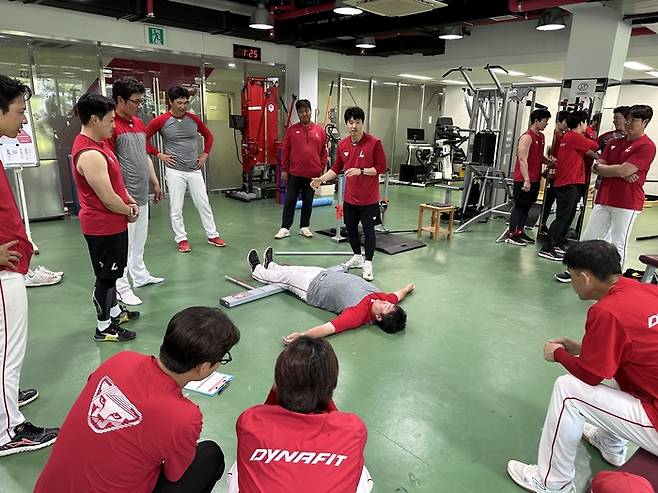 강화SSG퓨처스필드에서 SSG 2군 선수들이 훈련하고 있다. 사진 | SSG 랜더스