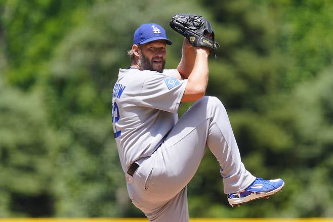 클레이튼 커쇼가 27일(한국시각) 쿠어스필드에서 콜로라도 타자들을 상대로 힘차게 공을 던지고 있다. Imagn Images연합뉴스