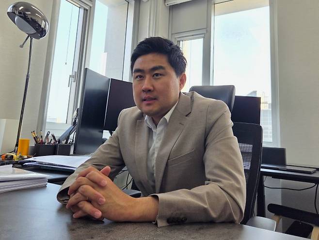 18일 연세대 과학관에서 만난 김근수 연세대 물리학과 교수. 이병구 기자 2bottle9@donga.com