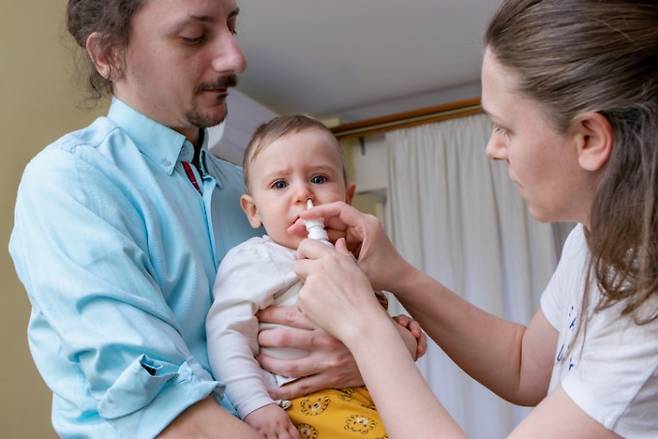 올해 하반기 독감 시즌에는 코로 주입하는 독감 백신을 접종 받을 수 있다. 게티이미지뱅크 제공.