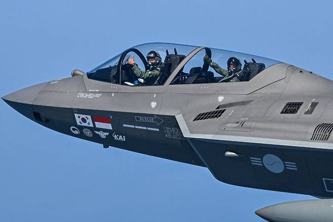 26일 폴란드 공군 사령관(후방석)이 KF-21에 탑승해있다. 한국항공우주산업(KAI) 제공