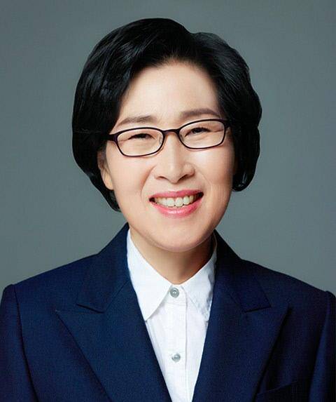 김삼화 한국양성평등교육진흥원장. 정부공직자윤리위원회가 27일 공개한 자료에 따르면 김 원장은 114억8,000만 원(본인 및 가족 명의)의 재산을 신고했다. 여성가족부 제공