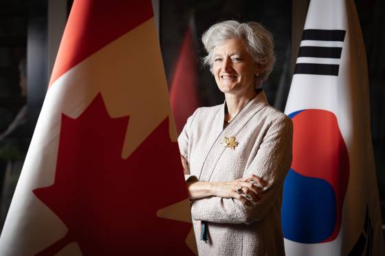 타마라 모휘니 캐나다 대사가 25일 오전 서울 중구 캐나다 대사관에서 중앙일보와 인터뷰를 했다. 그는 캐나다 최초의 주한 여성대사이기도 하다. 전민규 기자