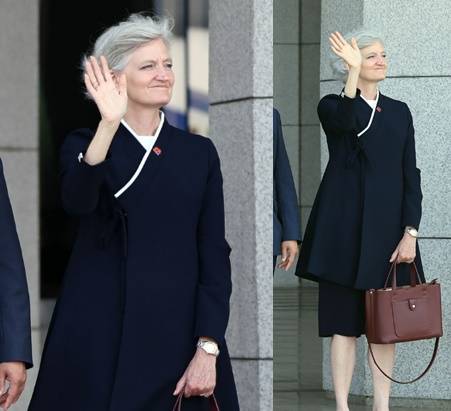 타마라 모휘니 주한 캐나다 대사가 지난 6월 16일 오후 경기 성남 서울공항에서 캐나다에서 열리는 주요7개국(G7) 정상회의 참석차 출국하는 이재명 대통령이 탑승한 1호기를 향해 손을 흔들고 있다. 연합뉴스·뉴스1