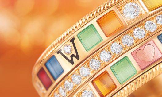 선명한 색감과 뛰어난 내구성을 갖춘 콜드 에나멜 기술로 만든 골든 레인보우 링. 사진 벨렌도르프