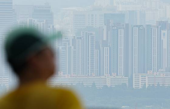 사진은 이날 서울 남산에서 바라본 서울 아파트 단지의 모습. 뉴스1