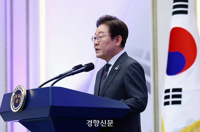 이재명 대통령이 27일 청와대 영빈관에서 열린 ‘호국보훈의 달, 대통령의 초대’에서  발언하고 있다. 대통령실사진기자단