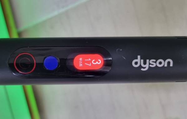 다이슨 펜슬백 플러피콘의 부스트 모드. 정옥재 기자