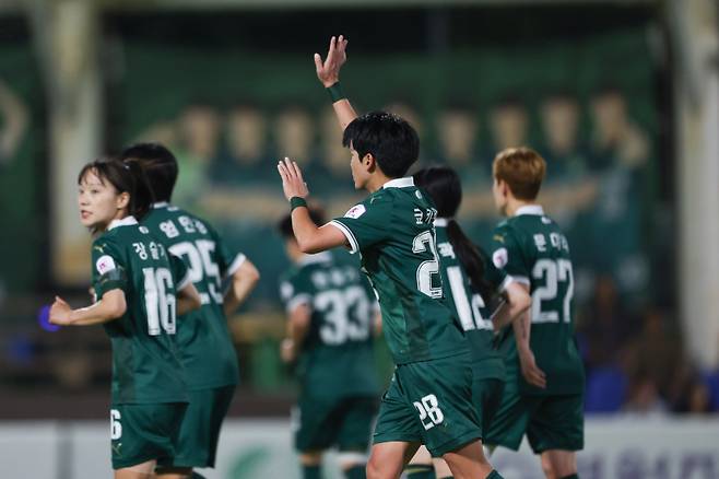경주한수원WFC가 수원FC위민에 5-2 완승을 거뒀다. 한국여자축구연맹 제공