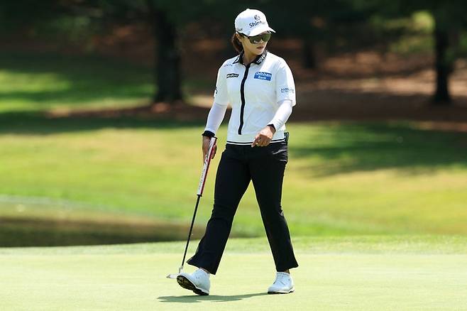 퍼트 라인을 살피는 임진희. AFP연합뉴스