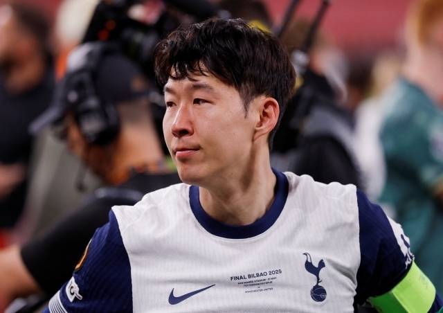 토트넘은 ‘손흥민 없는’ 다음 시즌을 위해 준비하고 있다. 마티스 텔을 완전 영입했고 유망주 마이키 무어는 토트넘이 크게 기대하고 있는 선수다. 토트넘은 무어와의 새로운 계약을 준비하고 있다. 에베레치 에제 영입도 원하고 있다. 그는 손흥민의 확실한 대체자가 될 수 있다. 사진=REUTERS=연합뉴스