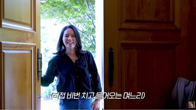 배우 한가인이 경기도 성남 판교에 있는 시댁을 공개했다. /사진=한가인 유튜브 채널 캡처