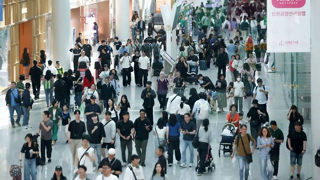 출국 예정이던 외국 남성이 인천국제공항에서 추락해 숨지는 사고가 발생했다./사진=뉴시스