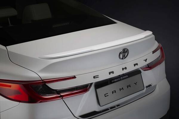 리어 스포일러 사진 토요타