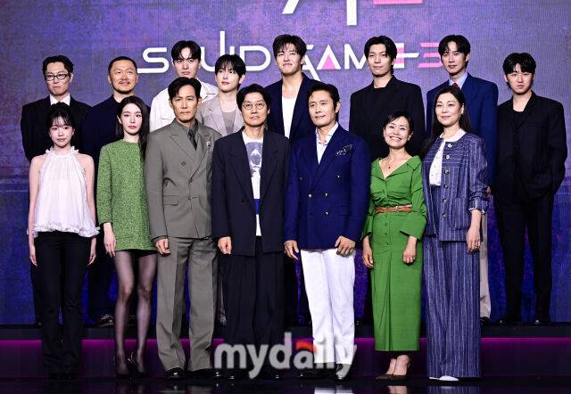 '오징어게임' 출연진 단체 사진. / 마이데일리 DB