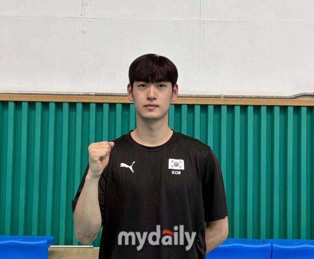 훈련 전 인터뷰에 임한 김요한./수원=김희수 기자