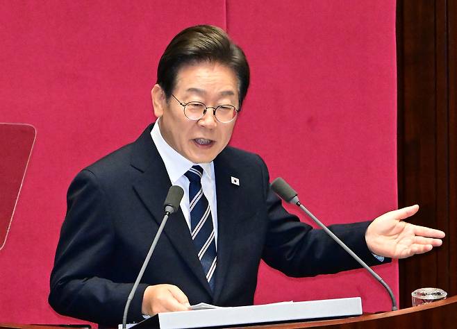 이재명 대통령이 26일 국회 본회의장에서 2025년도 제2회 추가경정예산안 시정연설을 하고 있다. 이상섭 기자