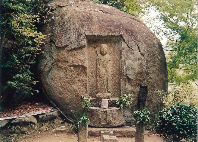‘쇼초 도잇키’ 당시에 세운 덕정(부채 탕감) 기념비  [출처 : 야후재팬 화상]