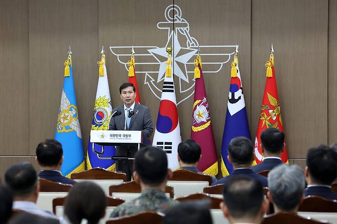 김선호 국방부 징관 직무대행은 27일 오전 서울 용산구 국방부 대회의실에서 열린 제45대 국방부 차관 이임사에 참석했다. [국방부 제공]