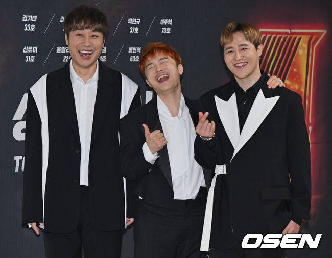 [OSEN=부산, 이석우 기자] 9일 부산 사직실내체육관에서 '싱어게인2 TOP10 전국투어 콘서트’가 열린다. 울랄라세션이 콘서트를 앞두고 열린 포토타임에서 포즈를 취하고 있다. 2022.04.09 / foto0307@osen.co.kr