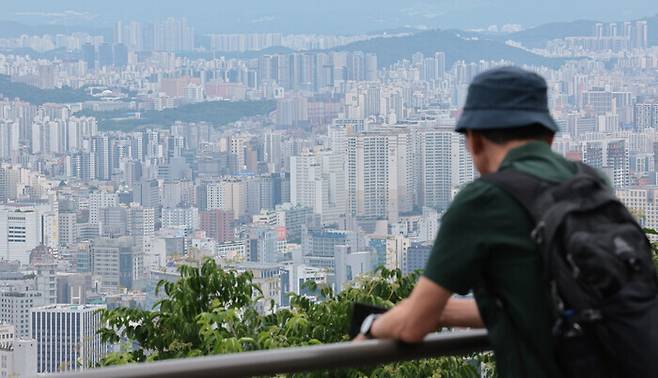 26일 서울 남산에서 바라본 시내 아파트 모습. 연합뉴스