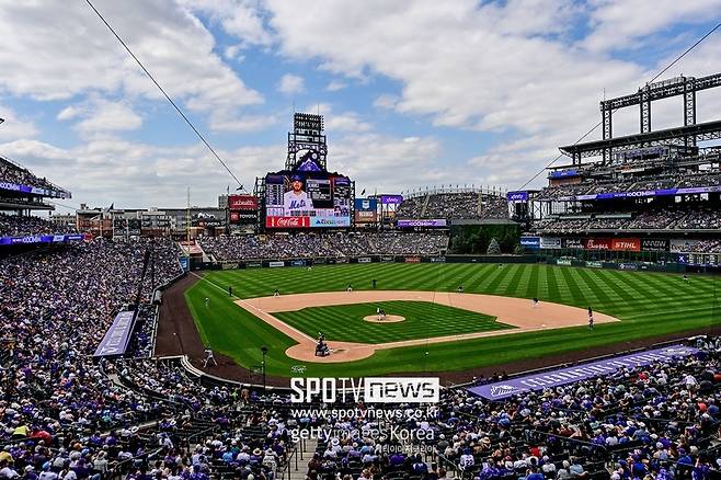 ▲ 쿠어스 필드.