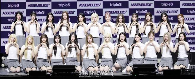 그룹 트리플에스(tripleS)가 새 앨범 'ASSEMBLE25' 발매 기념 쇼케이스에서 포즈를 취하고 있다. /2025.05.12 /사진=김휘선 hwijpg@