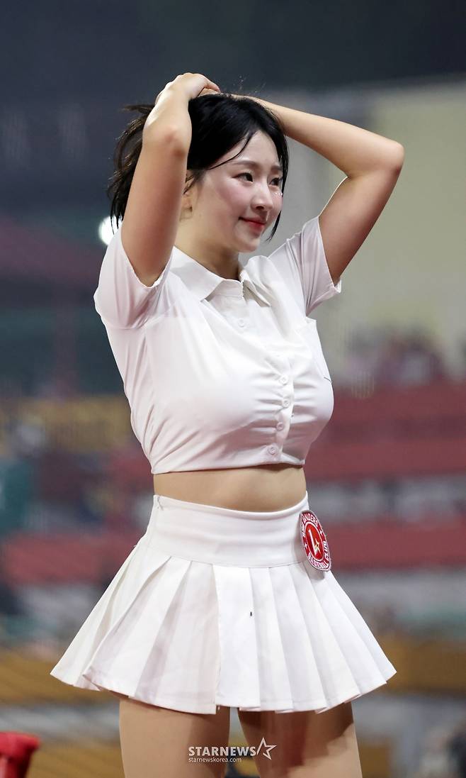 [★한번에 쓱]땀에 흠뻑 '베이비페이스' 드러낸 SSG 이연진