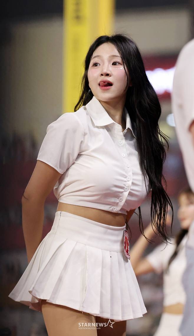 [★한번에 쓱]땀에 흠뻑 '베이비페이스' 드러낸 SSG 이연진