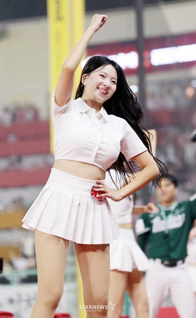 [★한번에 쓱]땀에 흠뻑 '베이비페이스' 드러낸 SSG 이연진