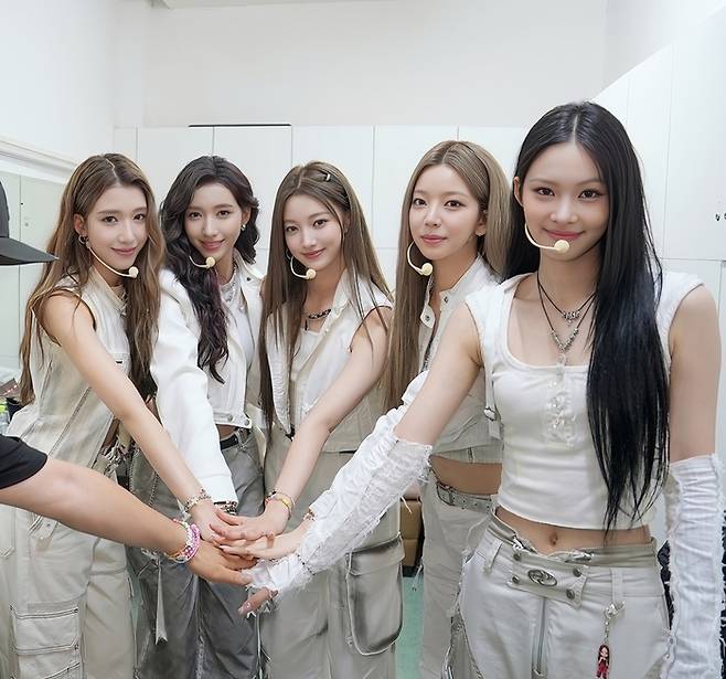 이수만이 선보인 걸그룹 ‘에이 투 오 메이’. 사진ㅣA2O엔터테인먼트