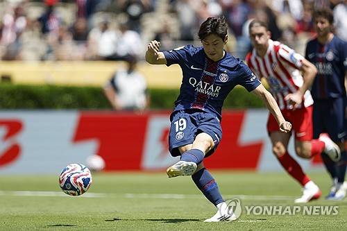 나폴리 지역 방송 '키스키스 나폴리'가 27일(한국시간) 스트링가라가 매체의 한 프로그램과 가진 인터뷰에서 최근 나폴리와 이적설이 있는 이강인에 대해 극찬했다. 연합뉴스