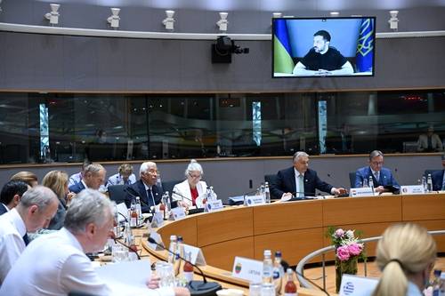 EU 정상회의 화상연설하는 젤렌스키 (브뤼셀=연합뉴스) 볼로디미르 젤렌스키 우크라이나 대통령이 26일(현지시간) 벨기에 브뤼셀에서 열린 EU 정상회의에서 화상 연설을 하고 있다. 2025.6.26 photo@yna.co.kr [EU 제공. 재판매 및 DB 금지]