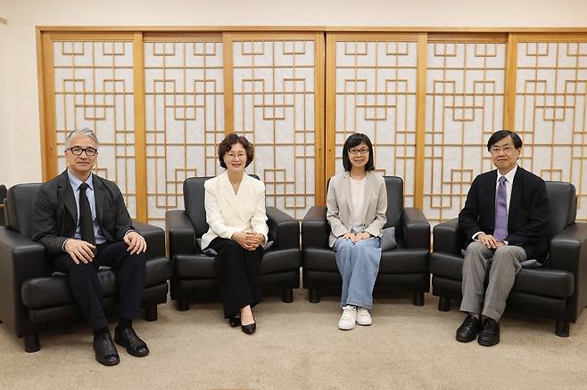 '동아시아 왕실문화와 미술' 학술대회 참석한 전문가들  왼쪽부터 유키오 리핏 미국 하버드대 교수, 박정혜 한국학중앙연구원 교수, 위페이친 대만 국립고궁박물원 부원장, 이타쿠라 마사아키 일본 도쿄대 동양문화연구소 교수 [국립고궁박물관 제공. 재판매 및 DB 금지]