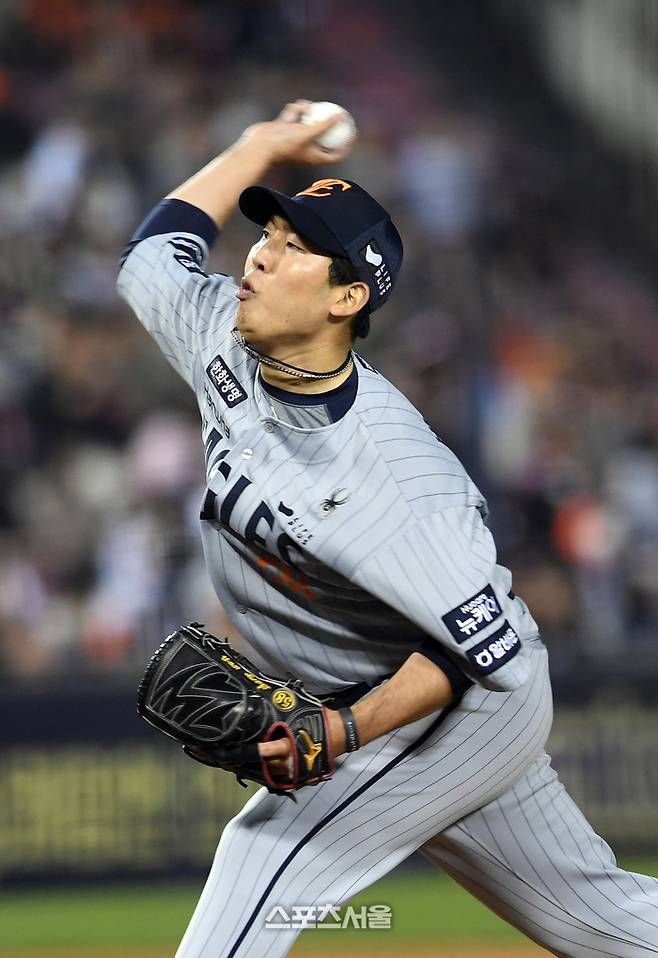 한화 박상원이 9일 잠실구장에서 열린 2025 KBO리그 두산과 경기 7회말 등판해 힘차게 공을 던지고 있다. 잠실 | 박진업 기자  upandup@sportsseoul.com