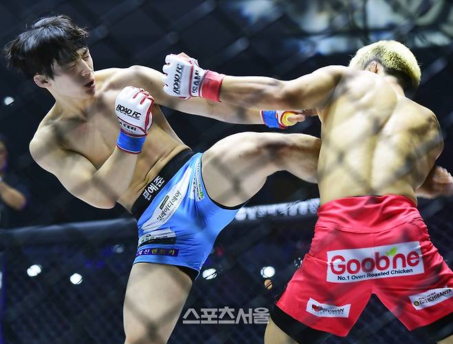 편예준이 조준건을 킥으로 공격하고 있다. 이주상기자 rainbow@sportsseoul.com