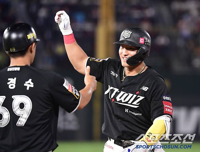 7회 1타점 적시타 날린 KT 안현민.