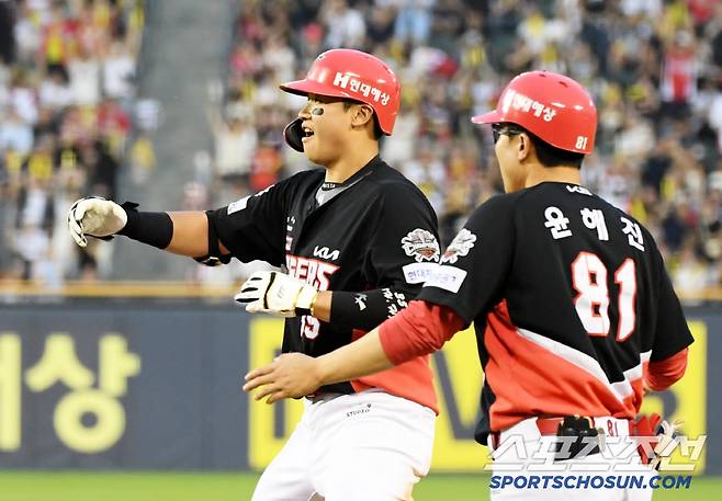 28일 잠실구장에서 열린 LG 트윈스와 KIA 타이거즈의 경기. 6회초 1사 만루 KIA 김석환이 적시타를 날린 뒤 환호하고 있다. 잠실=박재만 기자 pjm@sportschosun.com/2025.06.28/