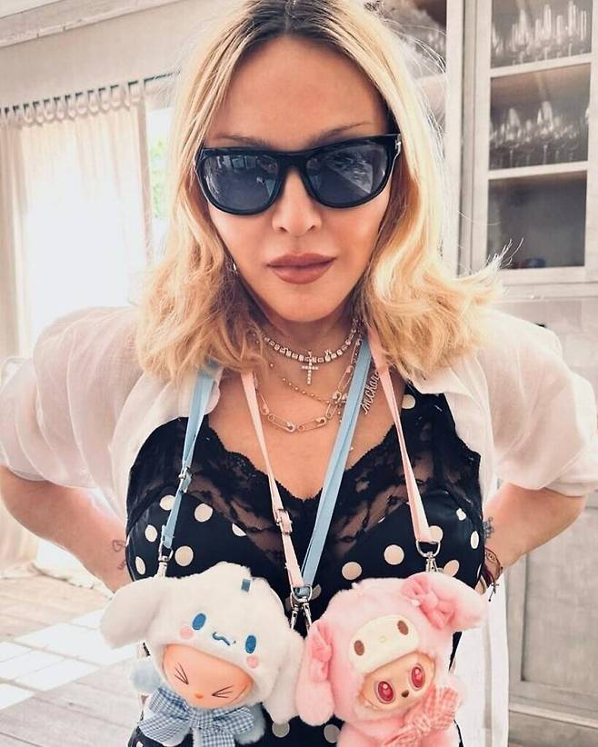 라부부의 팬으로 알려진 마돈나. @madonna