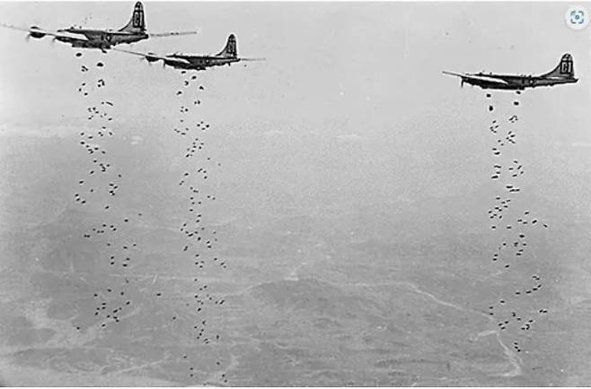 6·25전쟁 당시 B-29의 북한 폭격 장면. 주한유엔군사령부 홈페이지